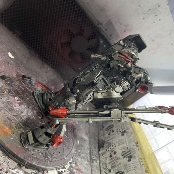 先日アップしたギラ・ドーガの内部フレームを塗装してとりあえず組み上げてみました‼️やっぱりMGの醍醐味と言えばこの内部フレーム‼️見えなくなるのが勿体ないレベルでかっこいい✨ホントはシリンダーとか色々部分塗装しようかなって思うけど、見えなくなるんだよね……💦（4枚目）