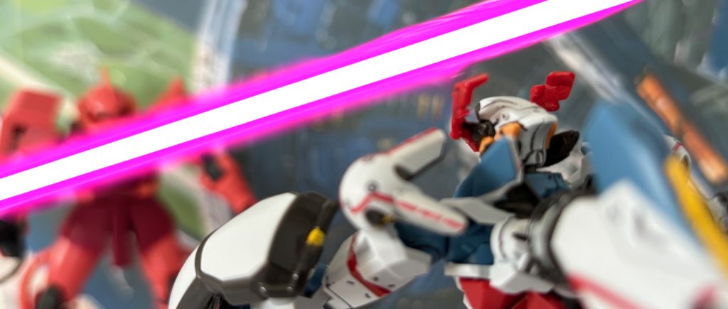 その時である！！一条の光が二機の機体の間を割って出た。