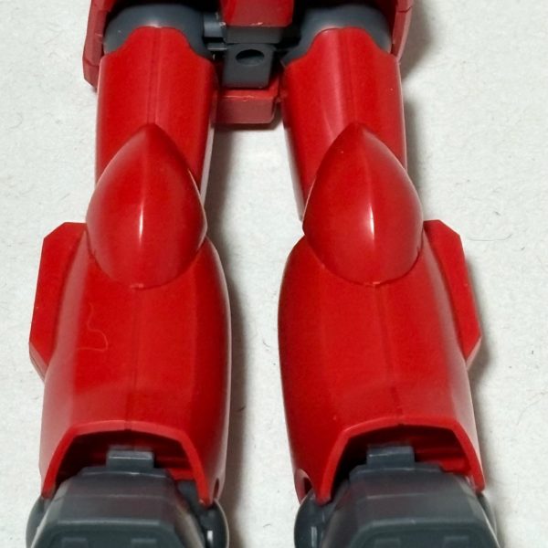 ガンキャノン製作記&予告。ジークアクスがイズマ・コロニーでアゴい彗星を退けた数日後の事である。タカはある人物とバーで会う約束をしていた。それはかつて一年戦争を共に戦い抜いたホワイトベースクルーの一人「カイ・シデン」である。「やっぱりあんた達だったか、イズマ・コロニーの一件で派手に暴れたのは」「やったのは俺じゃなくてユージの方。気が付いたら俺達またキラキラを通ってこの世界へ戻ってきたんだ」「まっどんな形であれ鷹山さんにまた会えてうれしいね」「カイ、フリージャーナリストになったお前に頼みたい事がある」「なんなりと言ってくれ。俺は何でも屋だからサ」カイはニャハッと笑いながらカクテルを飲んだ。翌日、宇宙港には民間の大型輸送船がコロニー内部に到着した。積み荷の中には「K-Cannon」と書かれた大きなコンテナが内蔵されていた・・・。コンテナからトレーラーに乗せられた赤い機体と特徴的な両肩のキャノン砲が作業員に異様な印象を与えた。「慎重に扱えよ、そいつはデリケートなシロモノなんだからな！！」作業員の怒号が響く中、カイ・シデンはトレーラーに積んであるかつての愛機を眺めながらつぶやいた。「助かったぜミハル。これでタカさんと大下さんに恩返しができるってもんだ」（2枚目）