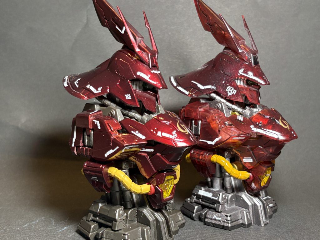 左がカラーVer.、右がクリアーVer.です。カラーVer.は、スーパーファインシルバー→クレオスGXディープクリアレッドでキャンディ風、クリアVer.はそのままディープクリアレッドしました。クリアVer.の方はちょっとやり過ぎて、見かけがほとんど変わらなくなってしまいました