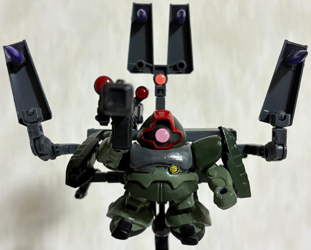 シャリア・ブル専用リック・ドムは元々小説版ファーストガンダムに登場した機体でビームバズーカを標準装備している。ちなみにシャアもまた自身の専用リックドムに乗っているのがミソである。本機もまた「あぶ刑事ガンダム」に登場する機体。一年戦争時からシャリア・ブルが木星でテストがてら乗っていたが途中で高機動型ゲルググ、ブラウ・ブロに乗り換えたため、終結までザンジバルに保管されていた。戦後、近代化改修が施され、モビルアーマーとの合体が可能になった。