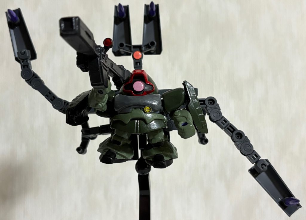 合体時は基本シャリア・ブルがサイコミュを用いて動かすので、シムスはデータ収集に打ち込める。