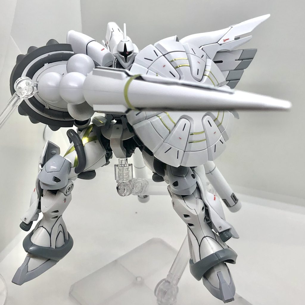 不明MSの存在がジオンからも忘れ去られた頃、グラナダで密かにコアの解析が進められていた。 最新の見解によれば、かつて超常現象を引き起こした「シャロンの薔薇」と同じく別世界から流れ着いたもののようで、名を「シナンジュ」と呼ばれていたらしい。