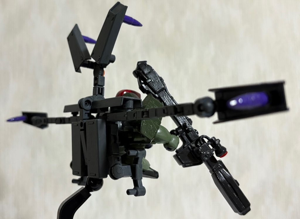 キケロガⅡのロボットアームはリーチが長く、様々な方向から攻撃が可能である。また頭部は後ろを向けるので、「後ろにも目を付けて」戦える。