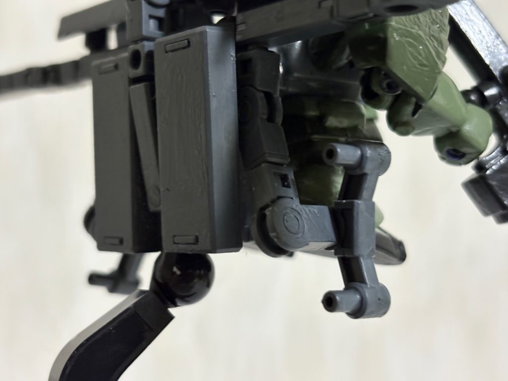 なおキケロガⅡの足のつま先にあたる部分からもビームを発射できる。