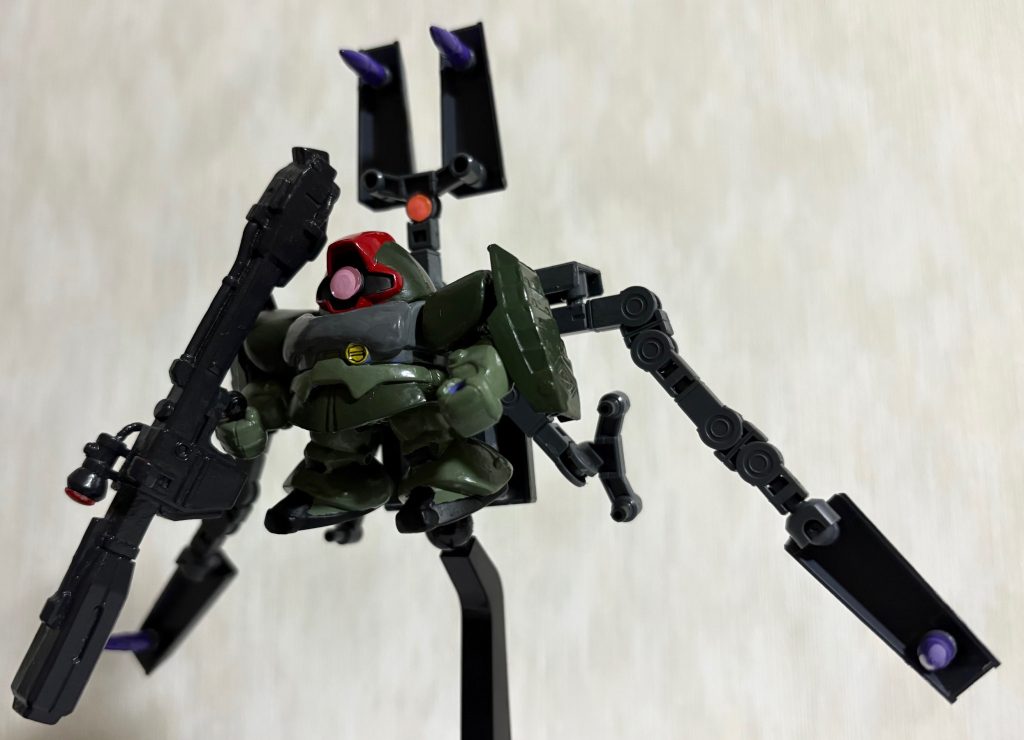 2機が合体する事で高機動型リック・ドム（通称シュツルム・ドム）となり、オールレンジ攻撃が可能となる。