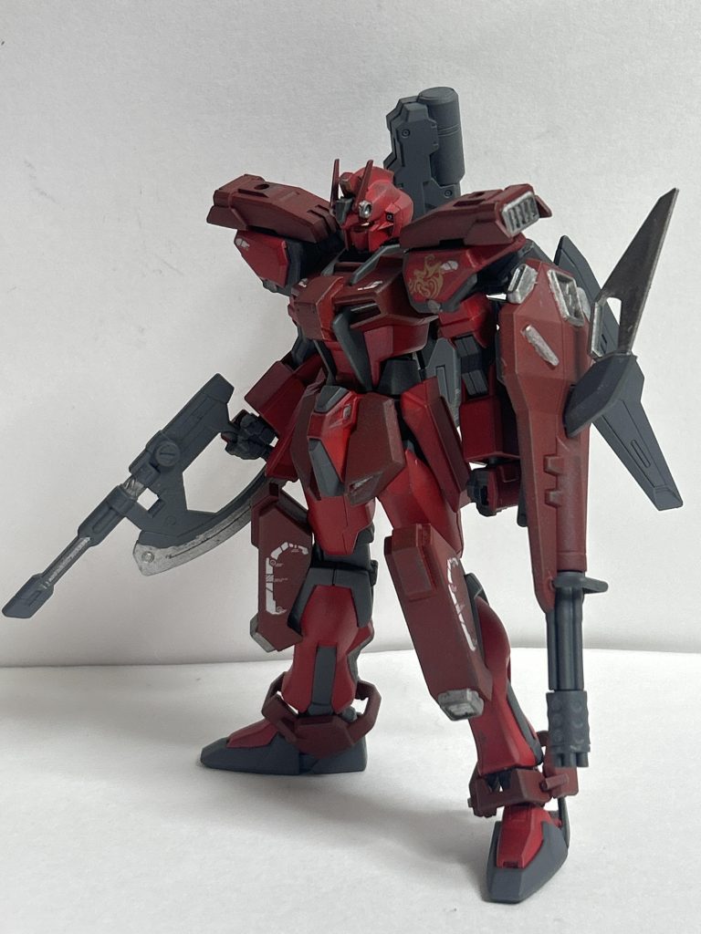 SEEDコンがあるって言うので突貫作業で作りました。ある事をあらかじめ知ってれば前回のザクでいったのに……まぁ、気が付いたのがもっと後だったら多分次にアップは来月でジンクスのつもりでした。まぁ、何にせよGWバンザイ！です。モチーフはパーフェクトガンダム 3号機ことレッドウォーリア。レッドをモジってレイド、強襲……安直だね……。コンセプトとしては、「スタイリッシュ蛮族」……蛮族？まぁ、ウォーリアと言う意味には闘士とか未開の戦士とかの意味があるし……本家は間違いなく前者の意味でしょう。 目標としては、何も買い足さずに手持ちのパーツや塗料だけで如何にかする、でした。最も、それの証明するのは不可能だけど。