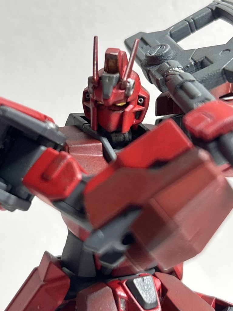 トマホークブーメラン3秒前。飛翔する刃に触れれば、胴体泣き別れ必至。今回は本体制作1日、塗装１日、写真撮影4時間、後の時間文章を考え打ち込み作業というスケジュールでした。……それぞれの工程で言うと文章の時間の方が長いのか……。なにはともあれ、閲覧ありがとうございました。