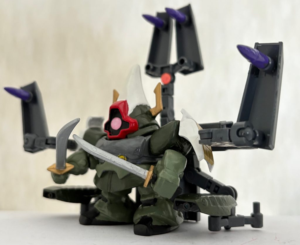 鬼怪炉牙は武者怒武の幽波紋(スタンド)のような存在。背中に纏った時は「鬼火の陣」と呼ばれており、紫の角の先端からは「鋳留吏火斗(イルリヒト)」と呼ばれるプラズマ火球を発射する(2025.07.11追加。)。