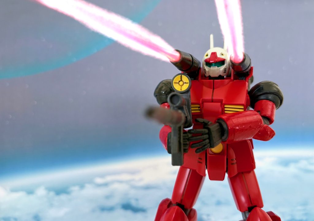 両肩のキャノン砲はジムキャノンⅡのようにビームキャノンになっている。