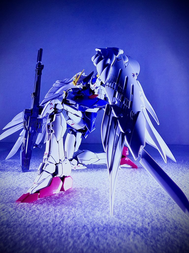 ツインバスターライフルを掴みしゃがみモーションです。