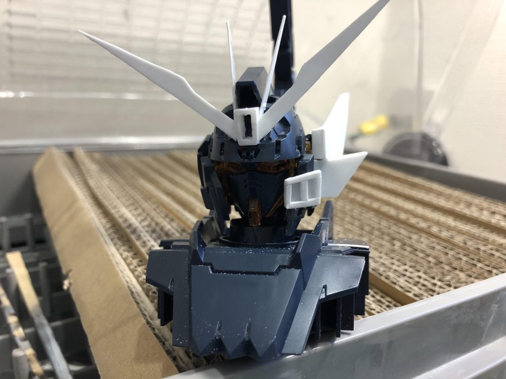 バンシィのヘッドディスプレイをベースにウイングっぽくしてみました。