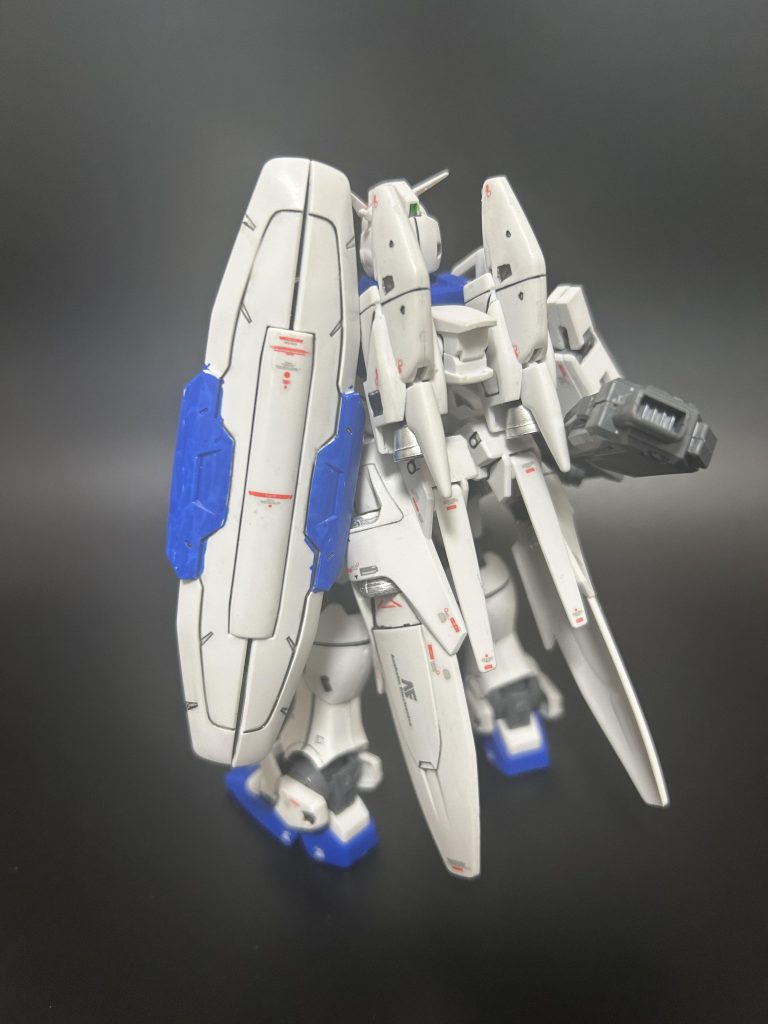 最後にステイメンとオーキスの分離状態とステイメン単品です。ドッキングするとほぼ見えなくなるステイメンですが、しっかりデカールワークをやりました。単機で見ても恥ずかしく無い仕上がりです。 制作期間は年が明けてからなので約半年かかりました。ウエポンコンテナの色がうまくでてくれないのがいちばん手間のかかった部分でした。塗装自体はエアブラシで部分ごとにできたのですが、コートだけは本体から分解できる部分が少なかった為缶スプレーを使いました。今まででいちばん手間のかかった子なので現状一番のお気に入りです。今後作る予定のある方の参考に少しでもなっていれば幸いです。以上です🙌