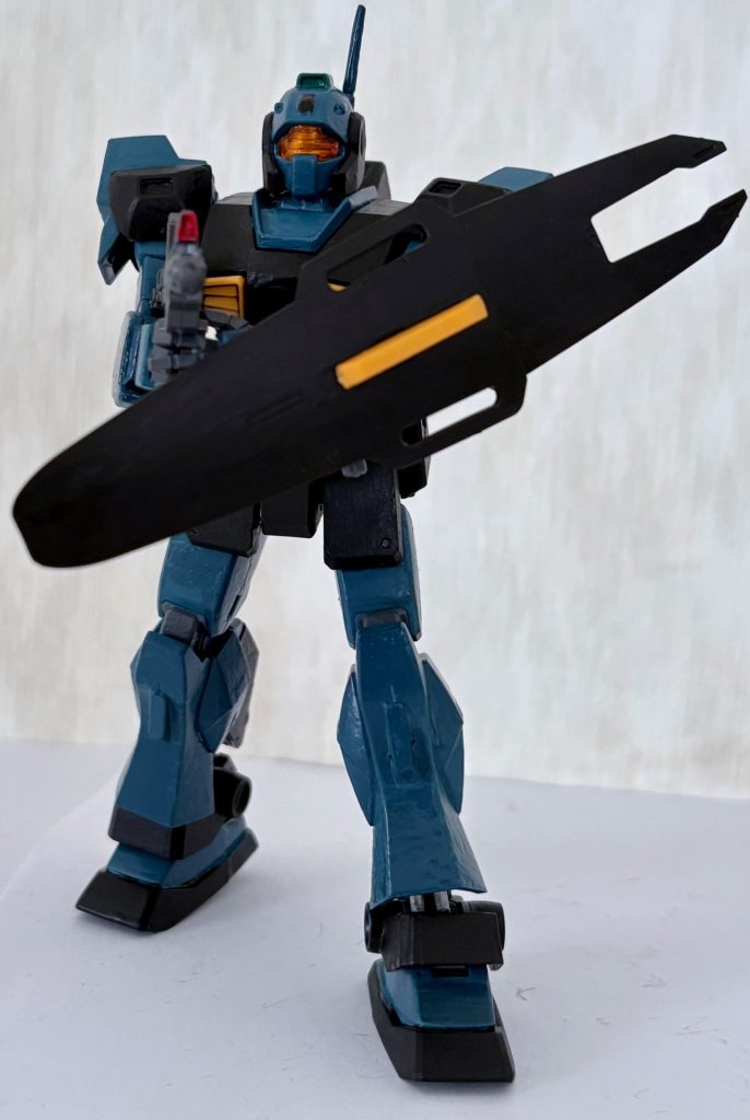 ちなみにブルパップマシンガンを装備した機体も存在する。