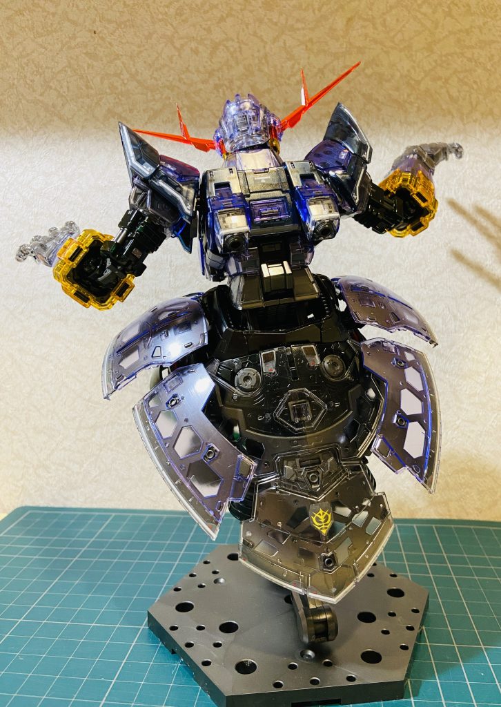 お決まりのバックショット。スカート部分の展開ギミックすごいです‼️