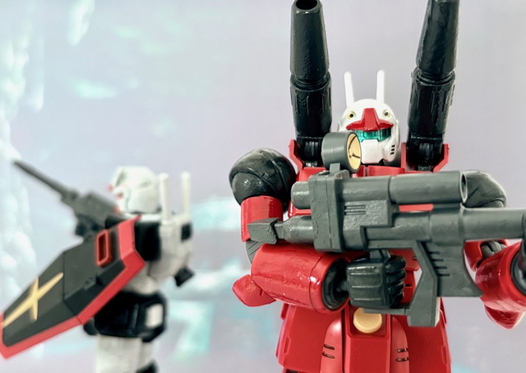 「転換」ジャブロー攻防戦ではヘビーガンダムとバトンタッチするようにホワイトベースから降り、一時的に「不死身の第四小隊」のサウス・バニングがこれに乗り、チャップ・アデルのガンキャノンと共に侵入するジオンのモビルスーツ部隊を蹴散らした。なおモンシアとベイトは通常のGMで戦っており、プロトタイプガンダムで戦うバニングをモンシアは羨ましがっていた。