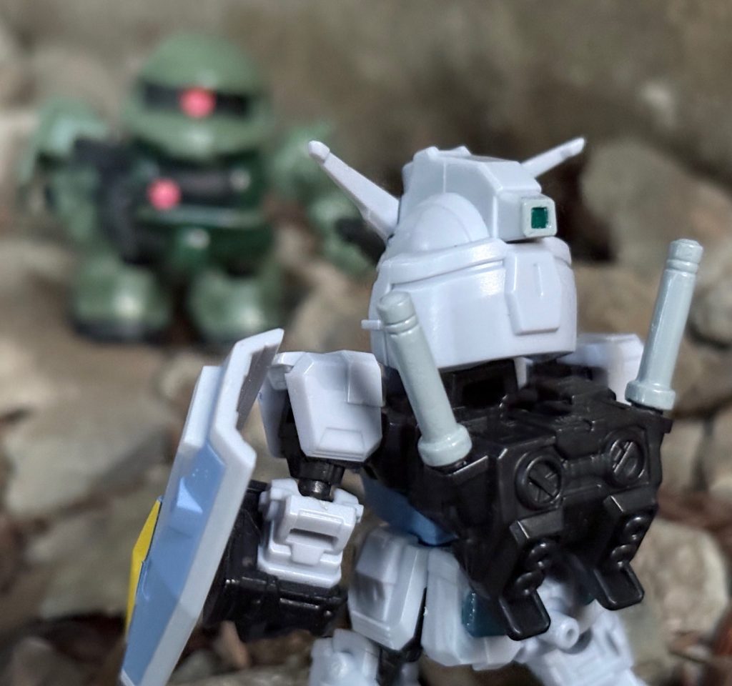 撮影に使用したものはモビリティジョイントのG-3ガンダムと敵役はBB戦士の「影忍者射殺駆」を改造したザクである。車庫の砂利が上手いことジャブロー地下の洞窟っぽかったのでそこで撮影した。