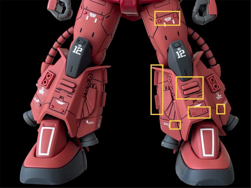 左脚の黄色い四角はランナーを使い追加した部分です。脚の後ろ側にも使っています。