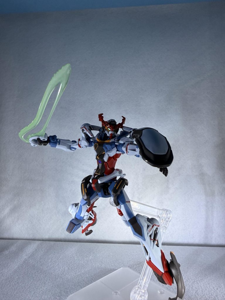 ビームサーベルとシールド。