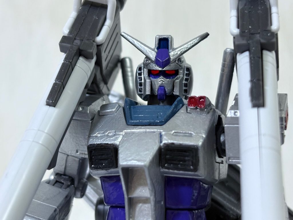 なお人間の鎖骨部分にある赤い箇所はレーザー回線用のセンサーである。