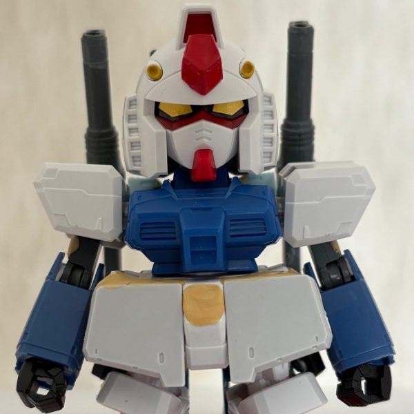 以前紹介した謎のガンダムの方向性がようやく定まってきた。アンテナを切り落とし、頭部はオリジン版ガンダムロールアウトカラーっぽくして、背中にショルダーキャノンを2門装備させてみた。マドロックのプロトタイプかハヤト（またはリュウさん）専用のガンダムのいずれかにする予定。（1枚目）