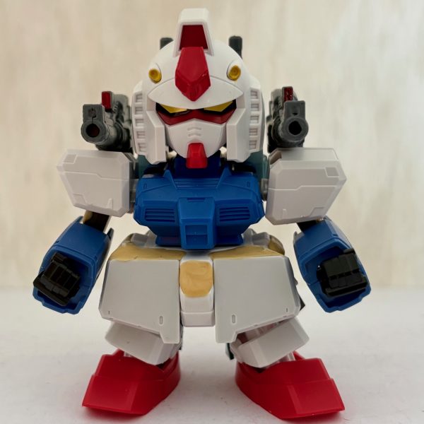以前紹介した謎のガンダムの方向性がようやく定まってきた。アンテナを切り落とし、頭部はオリジン版ガンダムロールアウトカラーっぽくして、背中にショルダーキャノンを2門装備させてみた。マドロックのプロトタイプかハヤト（またはリュウさん）専用のガンダムのいずれかにする予定。（4枚目）