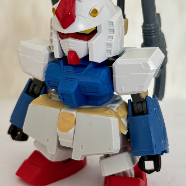 以前紹介した謎のガンダムの方向性がようやく定まってきた。アンテナを切り落とし、頭部はオリジン版ガンダムロールアウトカラーっぽくして、背中にショルダーキャノンを2門装備させてみた。マドロックのプロトタイプかハヤト（またはリュウさん）専用のガンダムのいずれかにする予定。（5枚目）