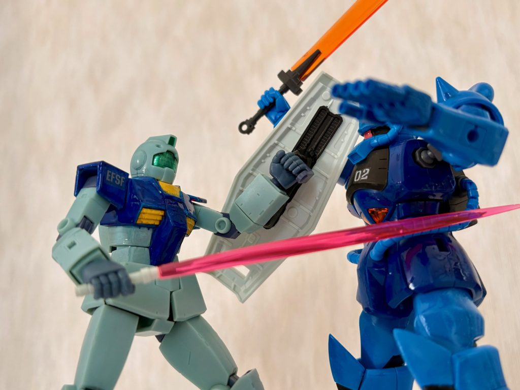 暑い日が続くので、さわやかなブルー系のモビルスーツで撮影するのも悪くない。