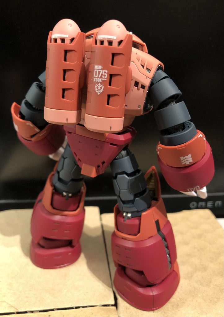 背中もマッチョ