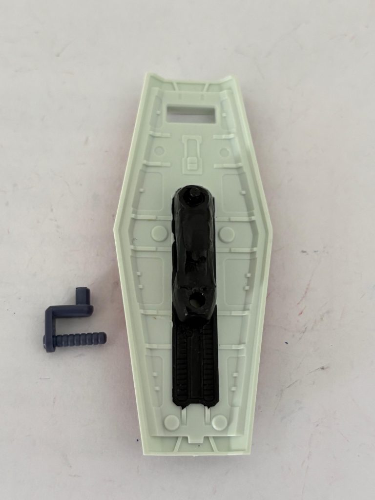 シールドを付ける際にはホビーベースのジョイントを使用して背中にもはめられるようにした。