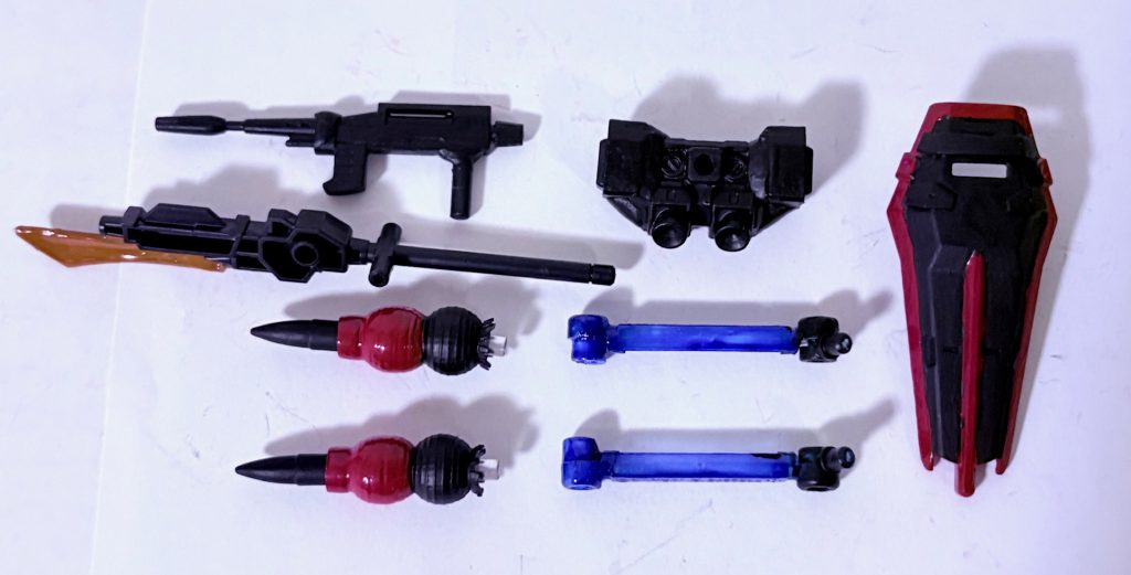 今回使用した武器セット。ビットはSHODOライダーマンのカセットアームを改造したもので、ほとんどの武器はジャンクパーツから流用した。