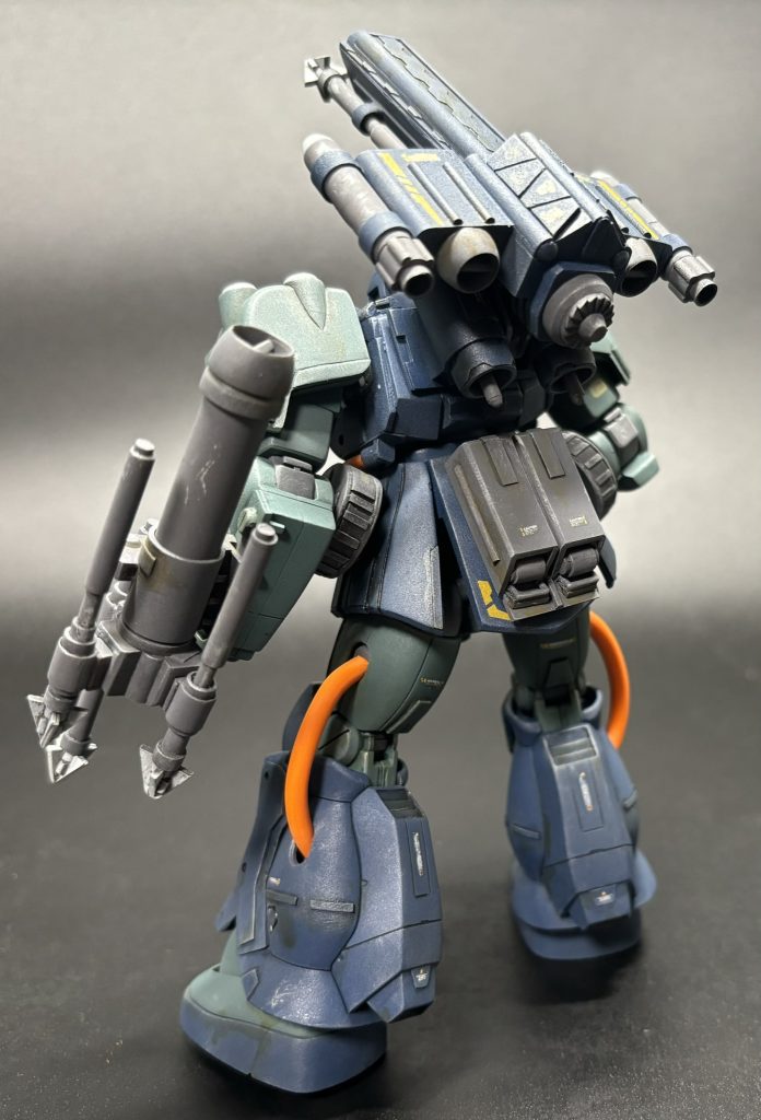 リアビュー 腰部分に機雷散布ユニット