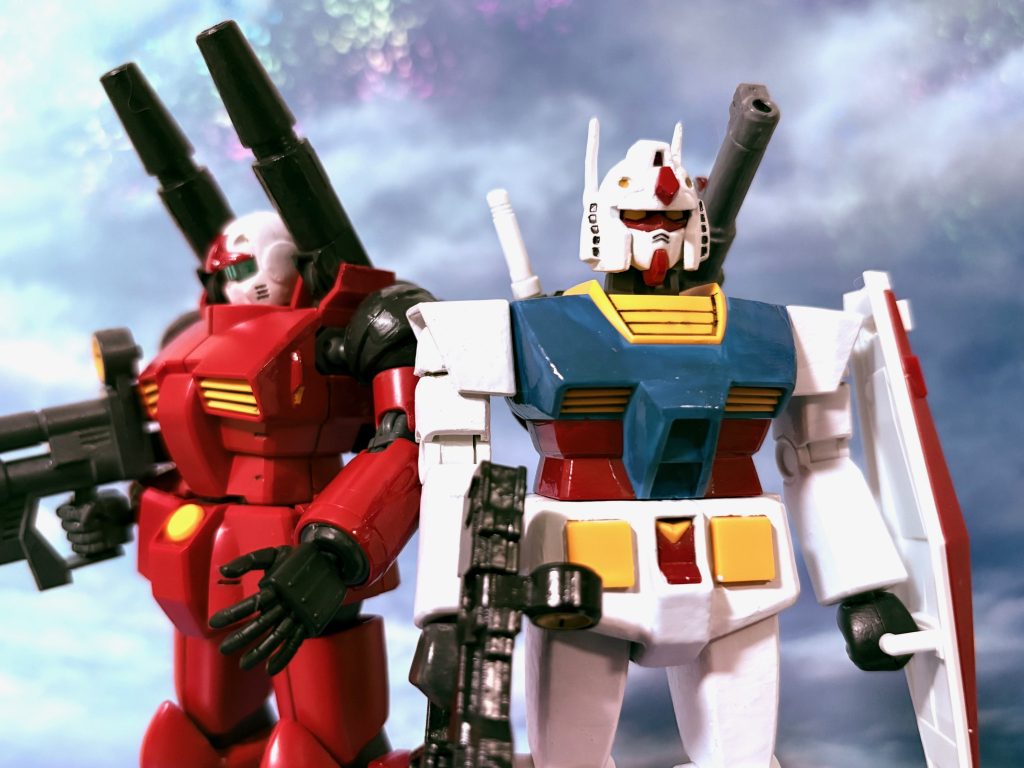 俺設定としては「あぶ刑事ガンダム」の世界でガンキャノンからガンダムに至る過程で作られた過渡期の機体である。当初はガンキャノンのビームライフルの改良型であるラッシュライフルとショルダーキャノン、ビームサーベル1本の装備だったが、より白兵戦用モビルスーツにブラッシュアップするためにアンテナの形状を変更、ビームライフルも小型化されかつビームサーベルも2本になり、我々の知っているガンダムになった。