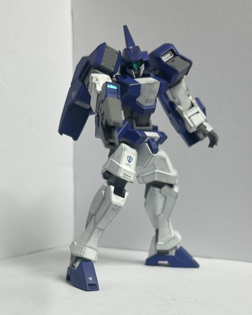 AGEシリーズのキットは出来が良い！まぁ、その割に色塗ってまで作ったのはこのジェノアスがはじめてですが。ま、まぁ！素組でいいくらいに満足してるんだよ！勢い余ってAGEシリーズで一番お気に入りのAGE1を永遠語りそうになったんで自重します……。……ファルシア買っときゃよかった……。