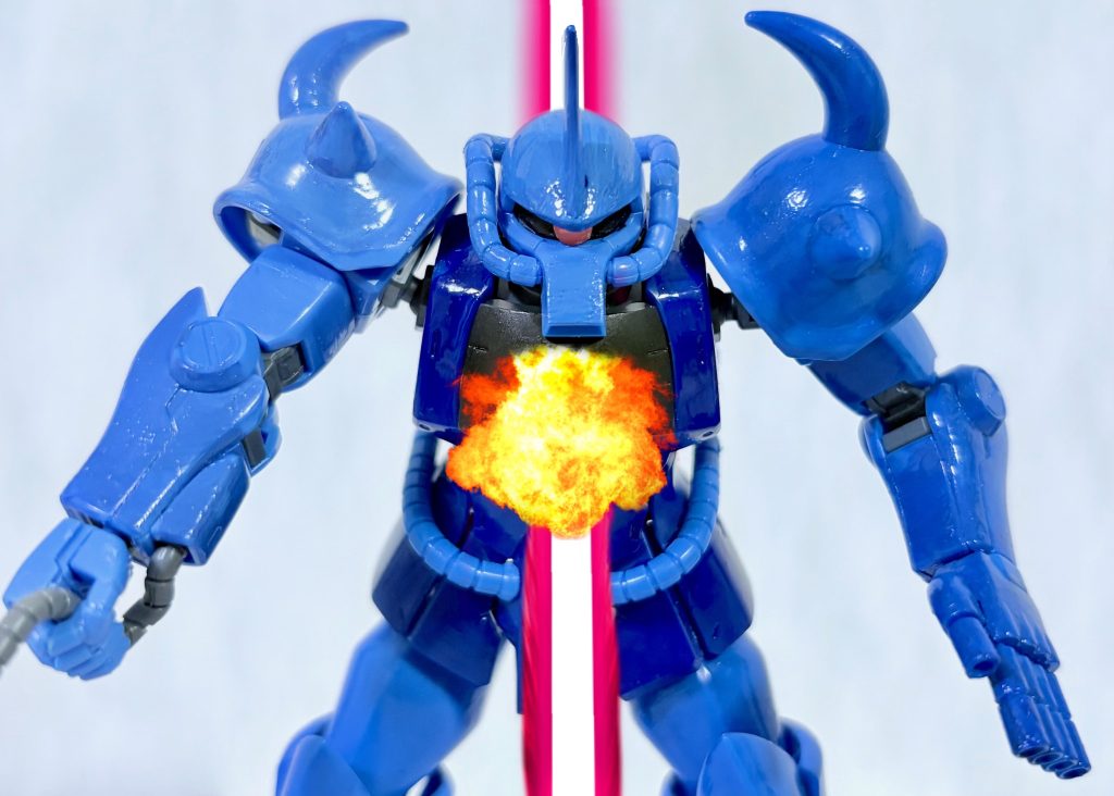 プロトタイプガンダムにとどめを刺そうとするグフをビームが貫通した。