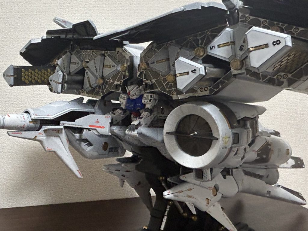 ミサイルポッドも塗り分けしっかりやりました。