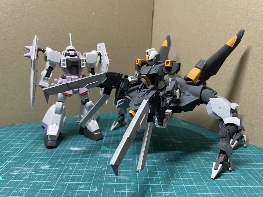 ザクファントムと大きさ比較。あまり大きくないです。