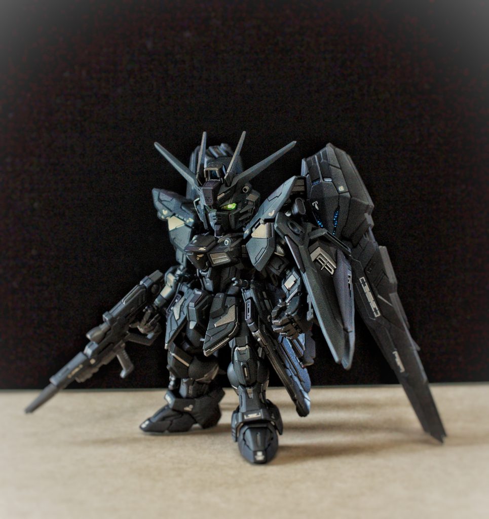 MGEXストライクフリーダムガンダム ミッドナイトコーティングを見た時、なんてカッコイイんだ!!と衝撃を受けました。金額を見てもう一回衝撃を受けました。さらにパッケージをみて、また衝撃を受ける。 MGEXストライクフリーダムも全然見かけず、たまたま店頭でMGSDフリーダムをゲットしたので「コレをミッドナイトコーティングすればカッコイイのでは?」と思い制作しました。