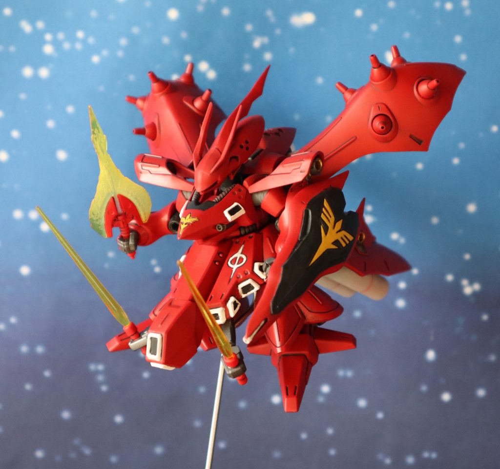 隠し腕にビームサーベル装備