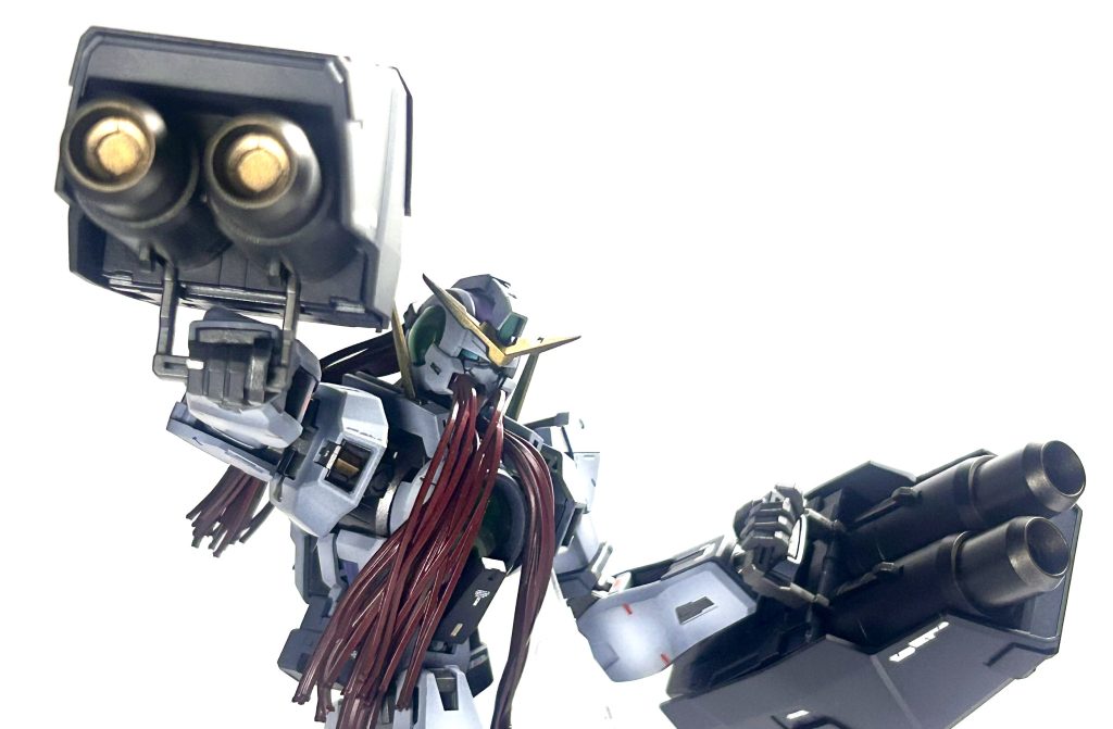 再び構えてフィニッシュ!初めてリアタイでその姿を観ていた小学生の頃の私は衝撃で言葉を失いました。まさかヴァーチェの中からガンダムが出てくるとは!しかも奇抜なデザイン。当時は脳の処理が追いつかなかったのを覚えています。見慣れた今はめっちゃカッチョいい以上です、ありがとうございました!