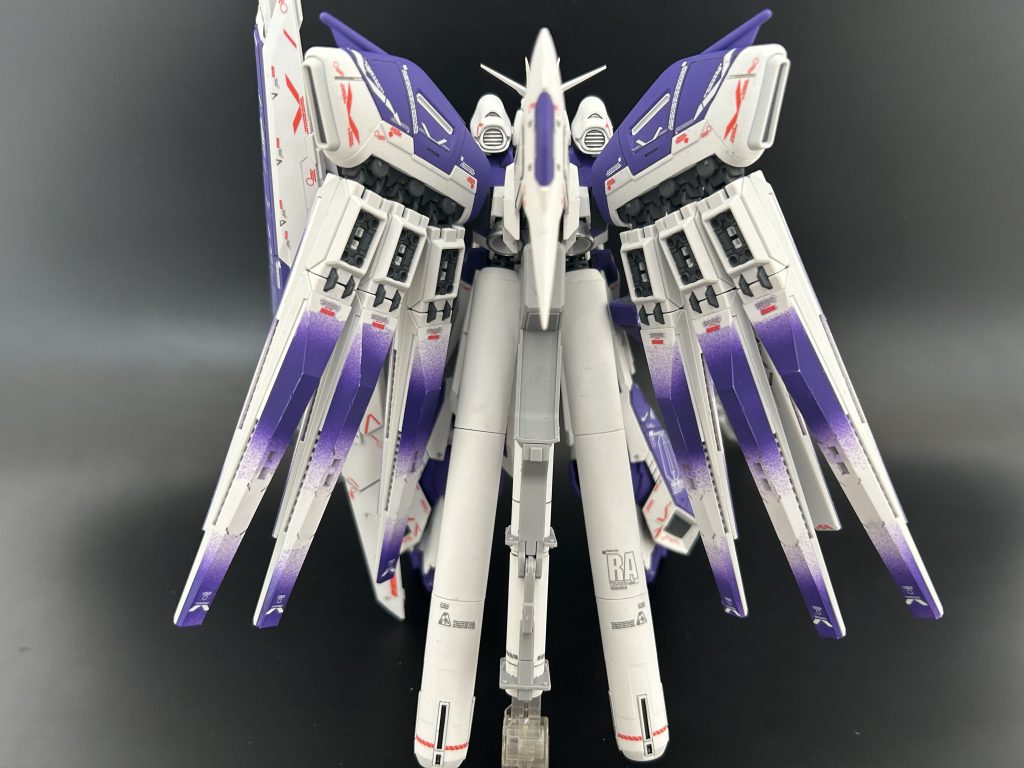 バックショット。フィンファンネルだけは塗装で、初のグラデーション塗装でいい塩梅が分からず苦戦しました。