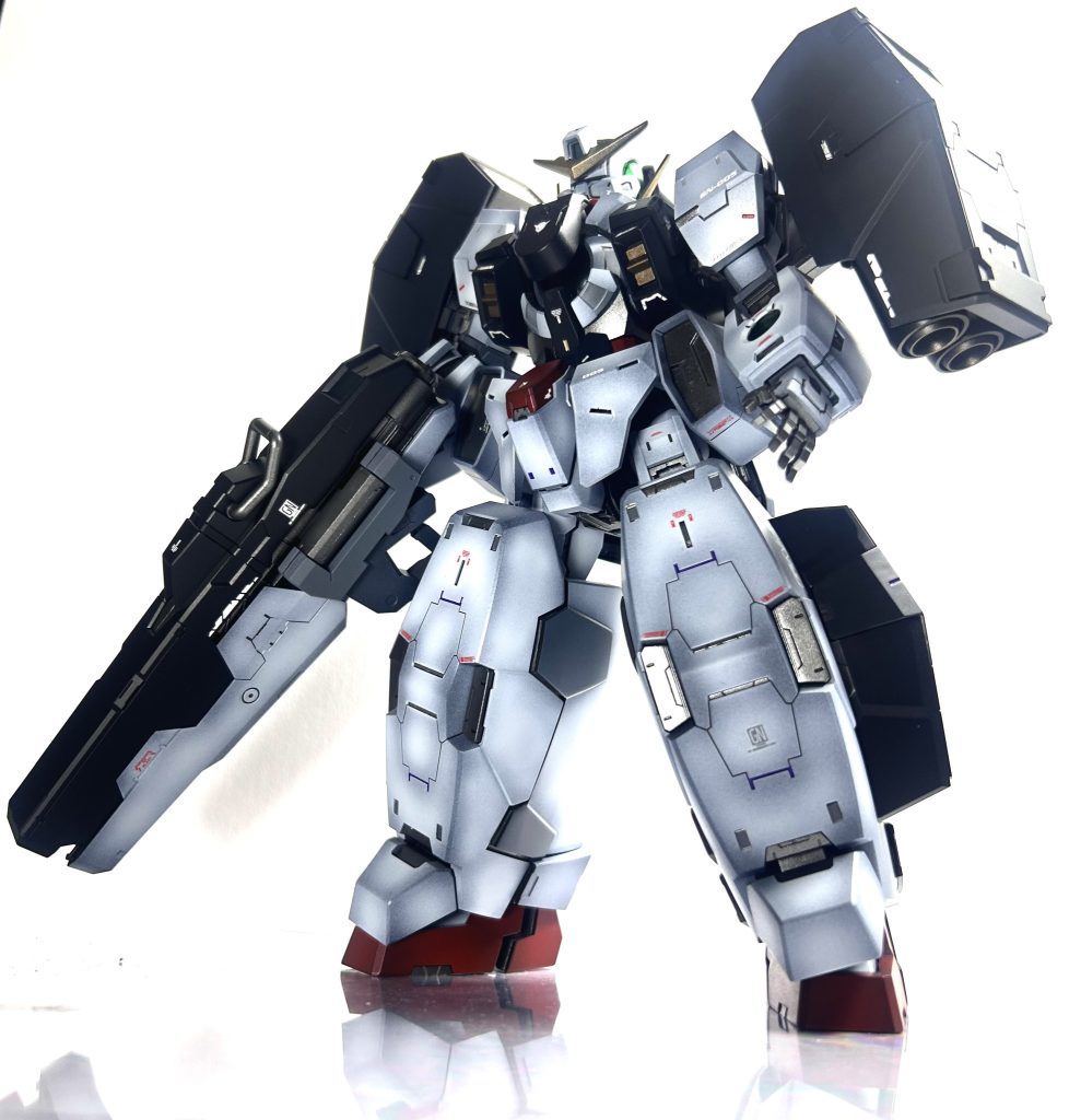 まずは素立ちから全てが巨大で迫力がすんごいです。