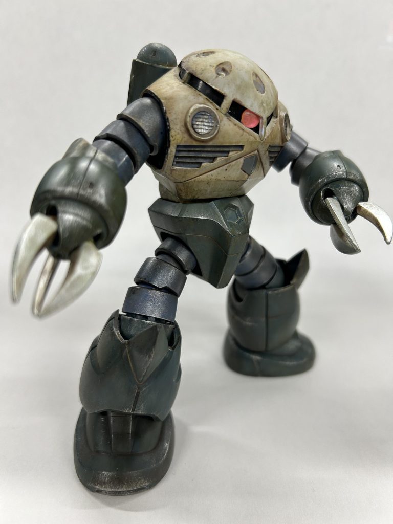 手足は水性ホビーカラーのオリーブドラブと背中をカーキグリーンを使ったと思います。