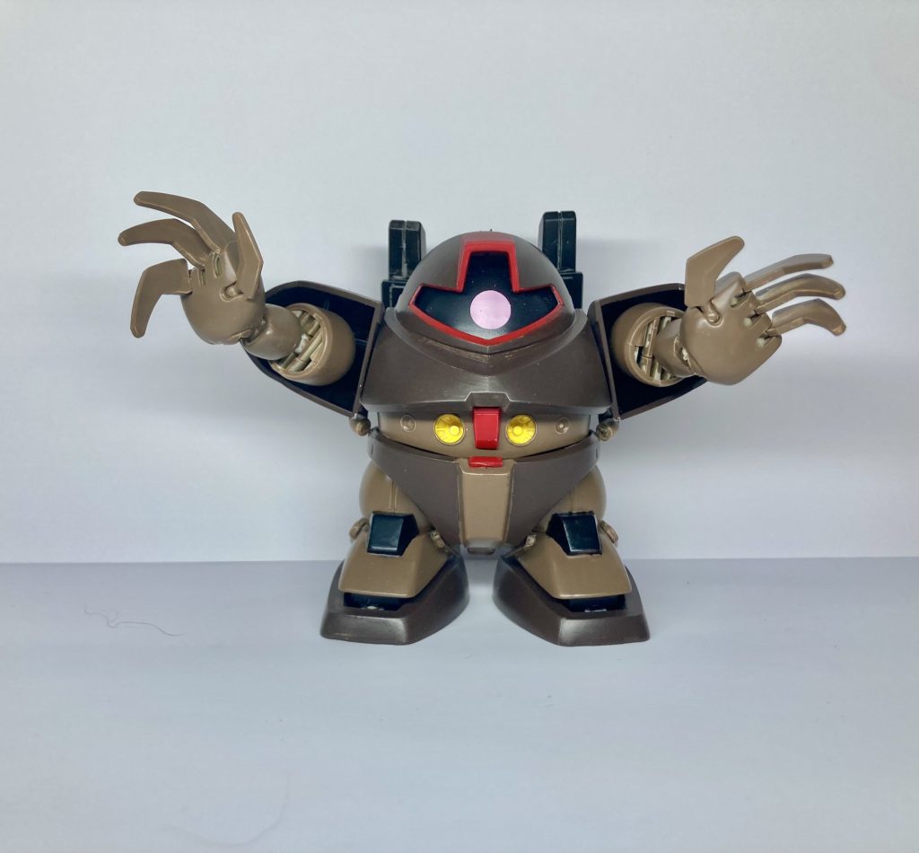 五本指ではなく4本に変更、お腹の赤いやつ追加バックパックをちょい改造（笑）です