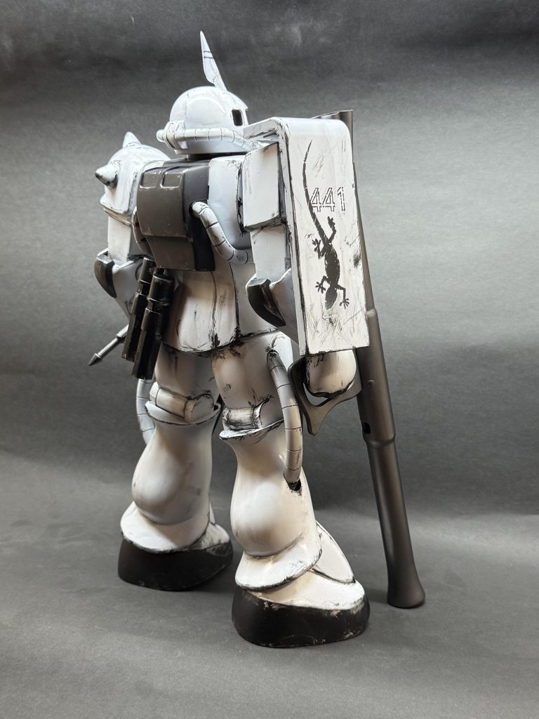 背面、 予備弾薬入れ??もプラ板で作ることにしました。。