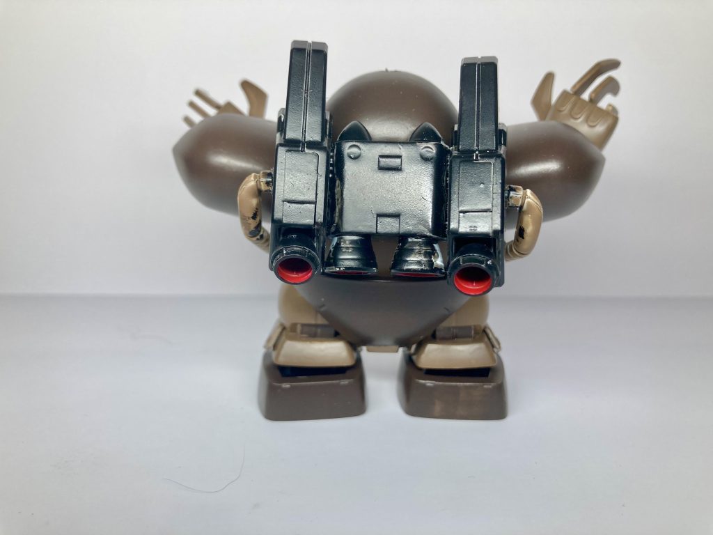 背中はものすごくお粗末で汚いもので見るに耐えないものに､､､（集中力が切れた）ちなみにバックパックは贅沢にEz-8SRを使い、動力パイプは見ての通りBB戦士のザクのやつを使用