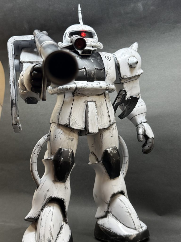 ただでさえ関節が,貧弱な旧キットバズーカ、かなり重くてこのポーズ取るのもドキドキ。。。