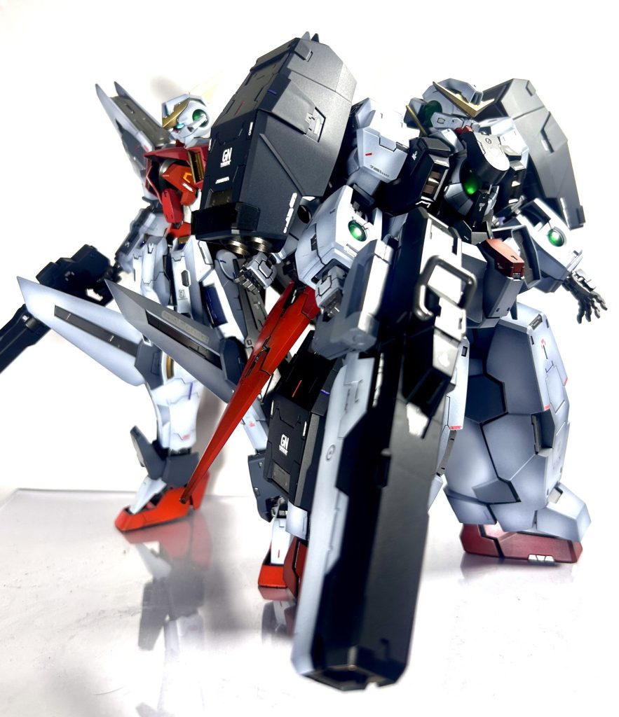 アニメでは機動力の高いキュリオスとの作戦が多かった印象です。やっぱりダブルオー系はGNコンデンサのグリーンが美しいです。トップコートはツヤの有無を分けて行うので、手間はかかりますが完成した感動は大きい!