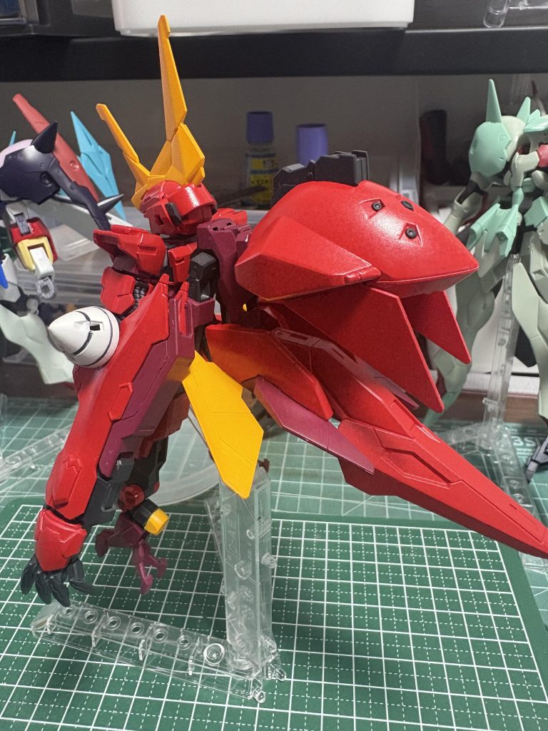 デカール貼り前の背面です正面からだとそうでもないですが横から見ると中々の厚み