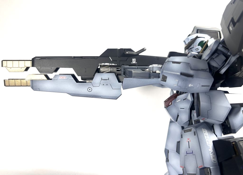 GNバズーカ内部もゴールドで部分塗装をおこないました。